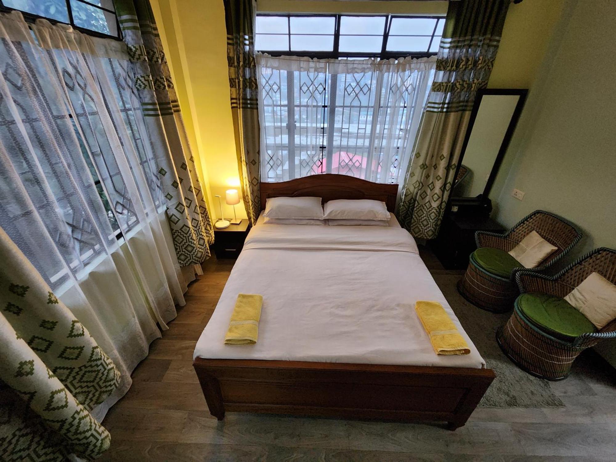 Cafe Sola Bnb Шиллонг Экстерьер фото