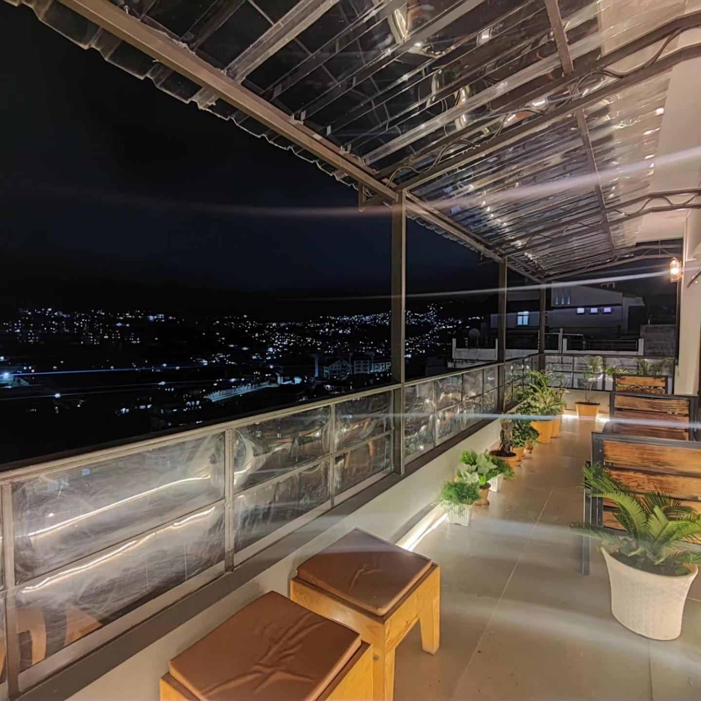 Cafe Sola Bnb Шиллонг Экстерьер фото