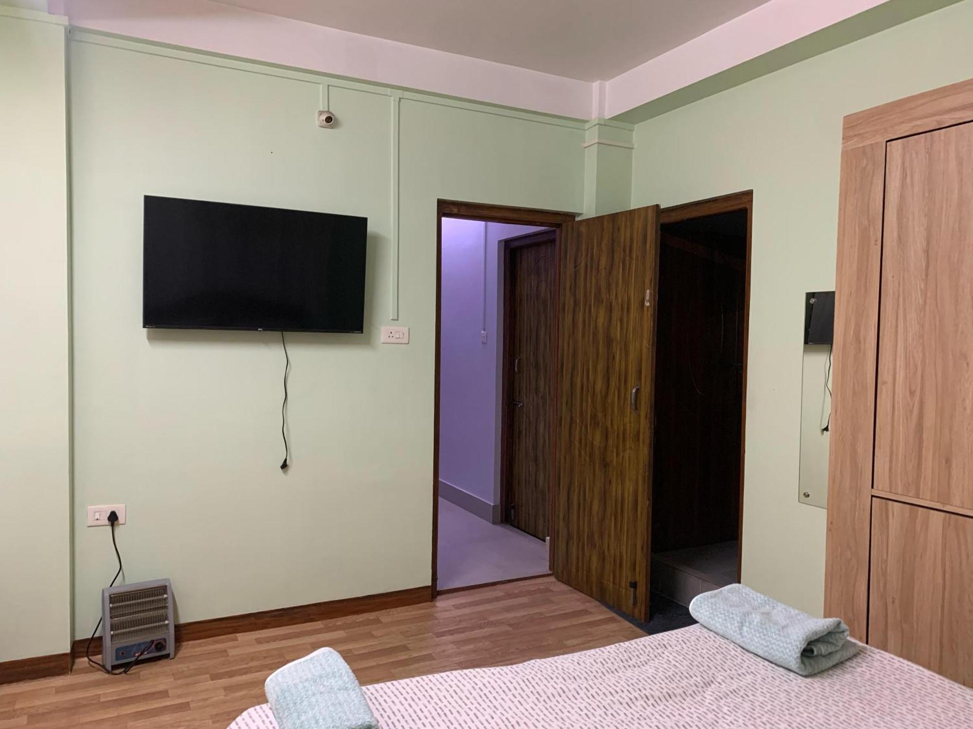 Cafe Sola Bnb Шиллонг Номер фото